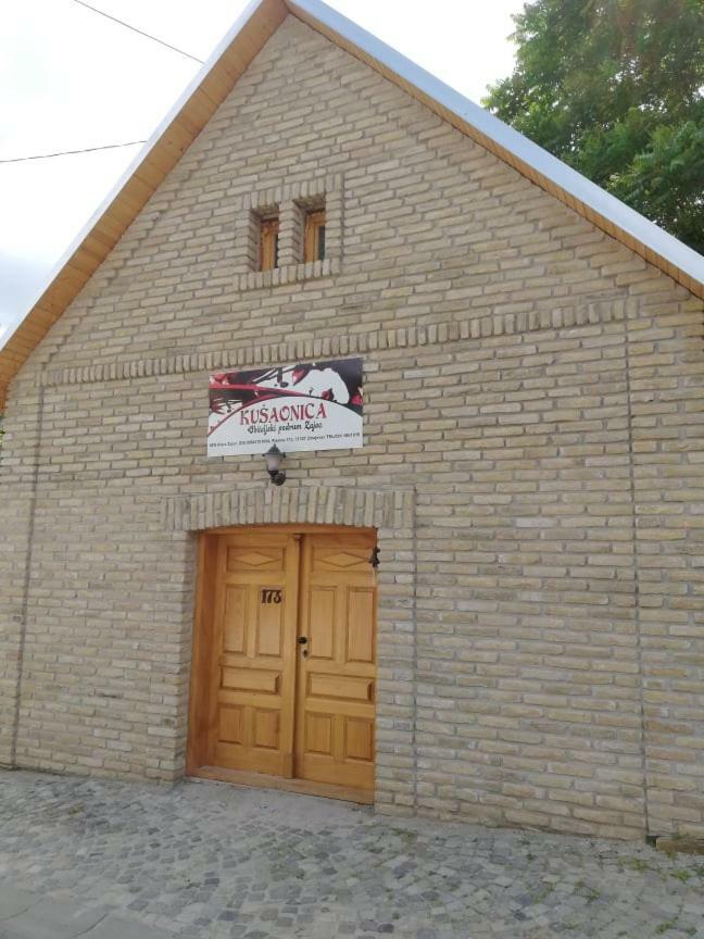 Appartamento Sobe Na Vinskoj Cesti Zmajevac Esterno foto