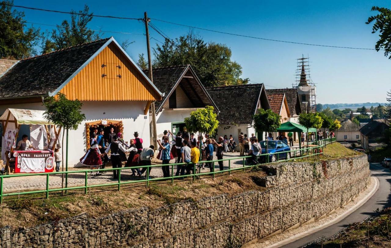 Appartamento Sobe Na Vinskoj Cesti Zmajevac Esterno foto