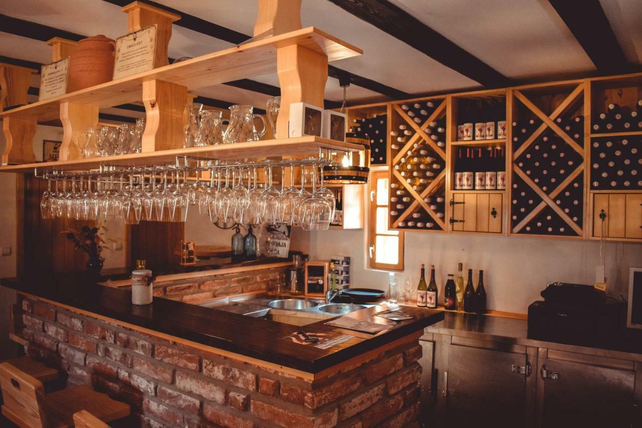 Appartamento Sobe Na Vinskoj Cesti Zmajevac Esterno foto