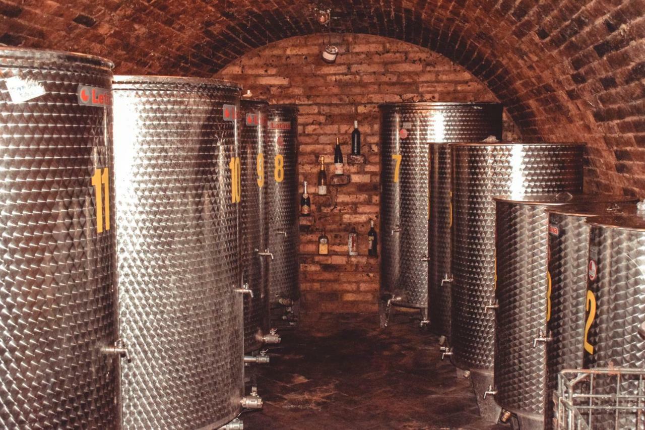 Appartamento Sobe Na Vinskoj Cesti Zmajevac Esterno foto